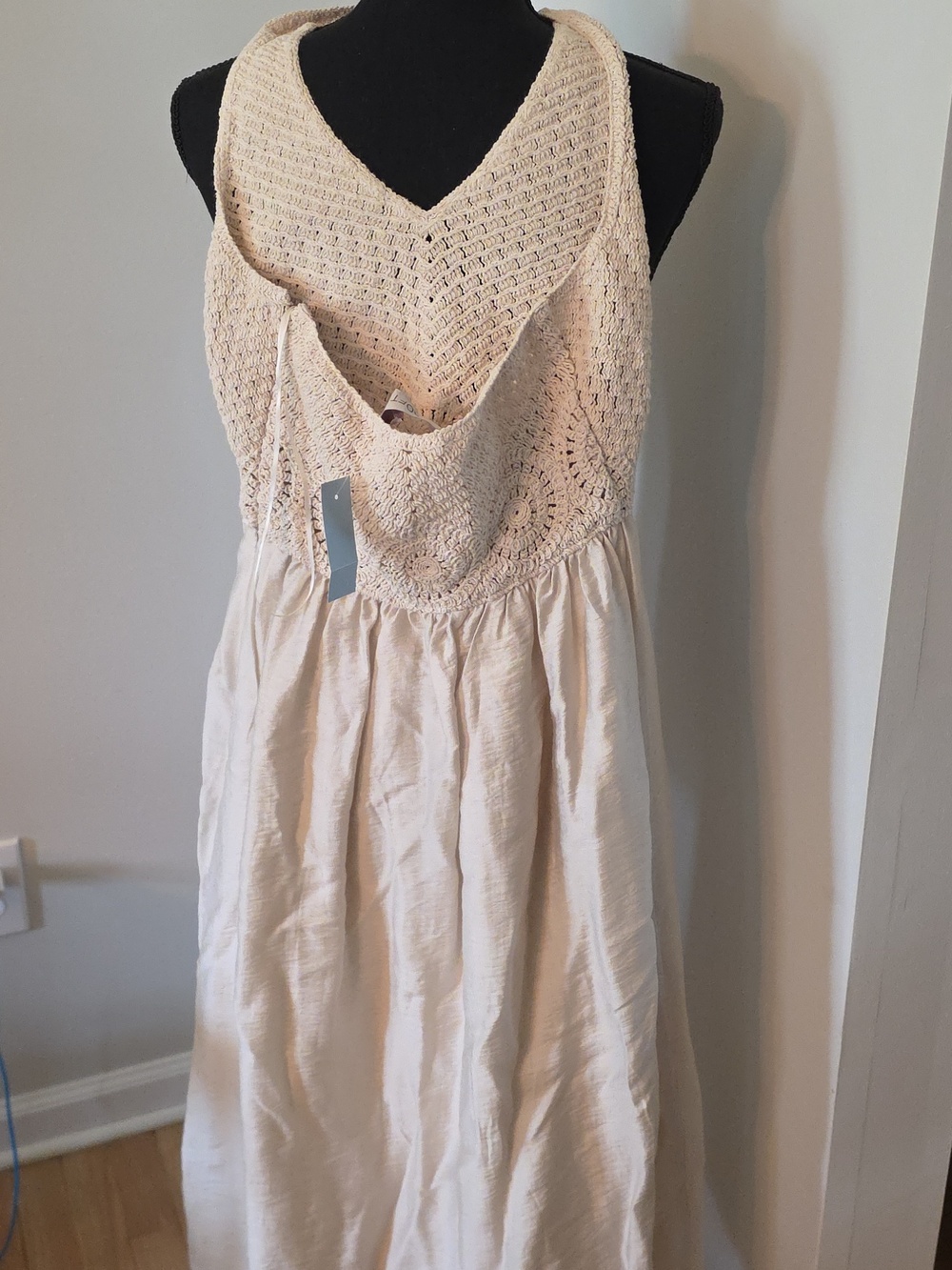 LOFT Cream Halter Crochet Bodice Midi Dress NWT. SIZE 2 P. - Picture 3 of 5
